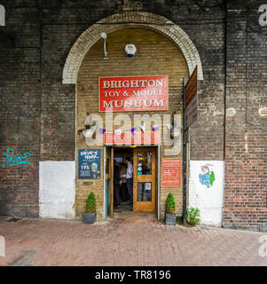 Ingresso al giocattolo di Brighton e Museo di modello in Brighton East Sussex England Regno Unito Foto Stock