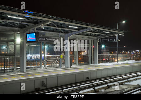 Stazione ferroviaria di Aeroporto Lech Walesa di Danzica. Polonia Foto Stock