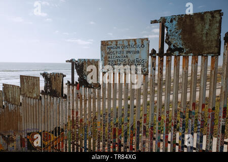 Muro di confine a Tijuanaa Foto Stock