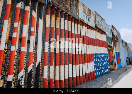 Muro di confine a Tijuanaa Foto Stock