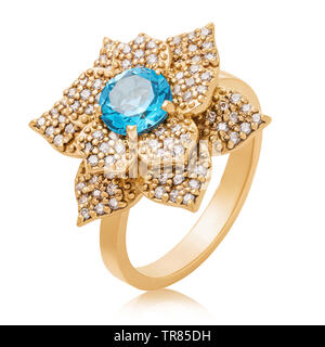 Anello oro con topazio grandi e piccole cubic zirconias, isolato su sfondo bianco Foto Stock