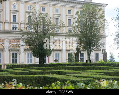 Vista dell'esterno del palazzo e dei suoi giardini circostanti alla Villa Farnese, un rinascimento italiano e capolavoro del Manierismo Foto Stock