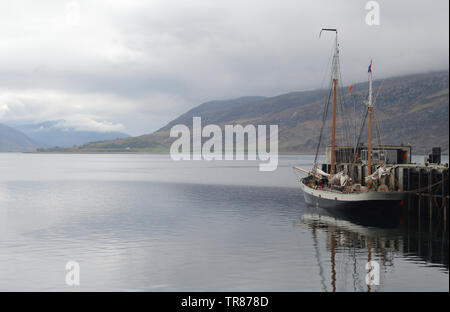 La famosa barca a vela Tecla giacente ormeggiato a Ullapool Harbour a ovest delle Highlands Scozzesi. Foto Stock