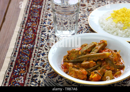 Bamieh khoresh, iraniana okra stufata Foto Stock