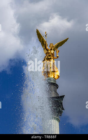 Angelo di pace chiamato statua Friedensengel Monaco di Baviera Foto Stock