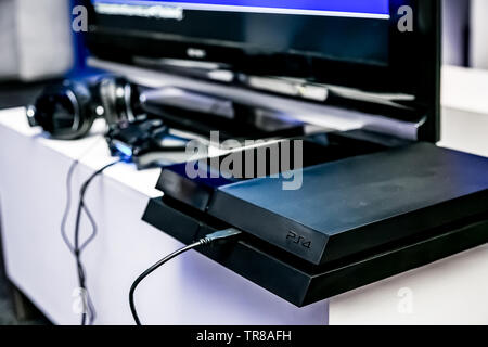 Johannesburg, Sud Africa - 10 dicembre 2013: Play Station PS4 all'evento di lancio Foto Stock