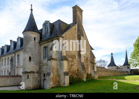 Parte del bec Abbey in Le Bec-Hellouin, Normandia, Francia, su una soleggiata giornata di primavera Foto Stock