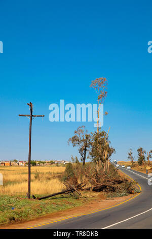 Johannesburg, Sud Africa - 04 Ottobre 2011: Tornado case danneggiate in un piccolo Sud Africa Township Foto Stock
