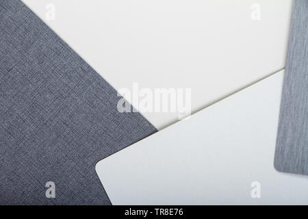 A due tonalità di bianco e grigio tessiturali sfondo colorato, concetto minimalista o dello sfondo. Foto Stock