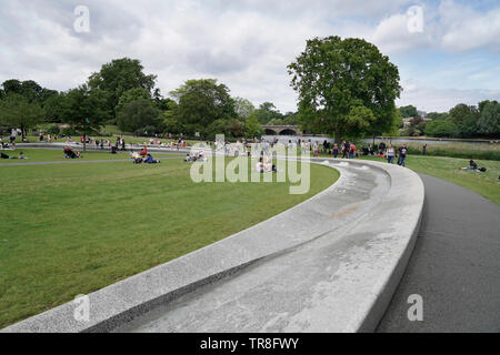 La principessa Diana Memorial Fountain, Hyde Park, London, Regno Unito Foto Stock