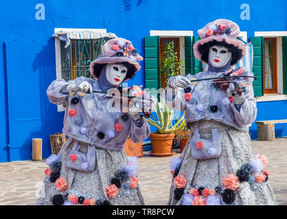 Venezia, Italia - FEB 26 : i partecipanti a Venezia il Carnevale di Venezia , Italia il 26 febbraio 2019. Il Carnevale di Venezia è famosa nel mondo per la sua elabo Foto Stock