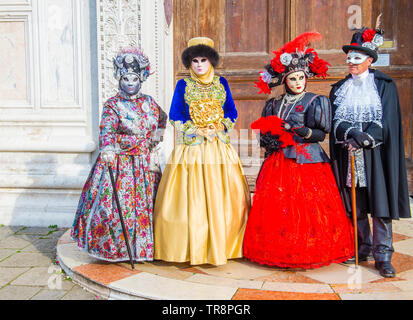 Venezia, Italia - FEB 26 : i partecipanti a Venezia il Carnevale di Venezia , Italia il 26 febbraio 2019. Il Carnevale di Venezia è famosa nel mondo per la sua elabo Foto Stock