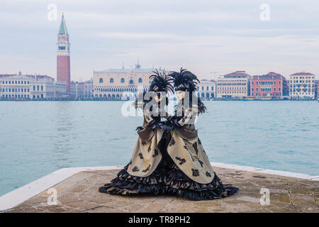 Venezia, Italia - FEB 26 : i partecipanti a Venezia il Carnevale di Venezia , Italia il 26 febbraio 2019. Il Carnevale di Venezia è famosa nel mondo per la sua elabo Foto Stock