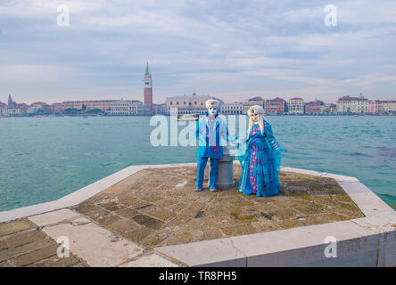 Venezia, Italia - FEB 26 : i partecipanti a Venezia il Carnevale di Venezia , Italia il 26 febbraio 2019. Il Carnevale di Venezia è famosa nel mondo per la sua elabo Foto Stock