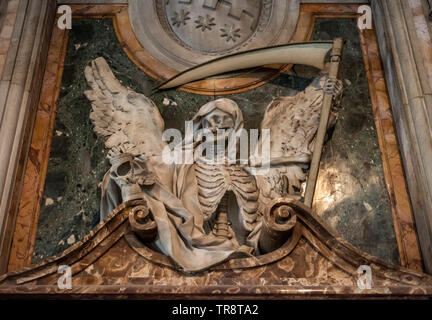 Roma. L'Italia. Tomba del cardinale Cinzio Aldobrandini (1551-1610) da Carlo Bizzaccheri (1656-1721), la Basilica di San Pietro in Vincoli. Foto Stock