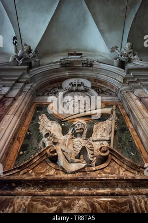 Roma. L'Italia. Tomba del cardinale Cinzio Aldobrandini (1551-1610) da Carlo Bizzaccheri (1656-1721), la Basilica di San Pietro in Vincoli. Foto Stock