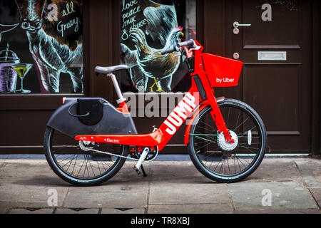UBER JUMP electric biciclette a noleggio nel central London REGNO UNITO Foto Stock