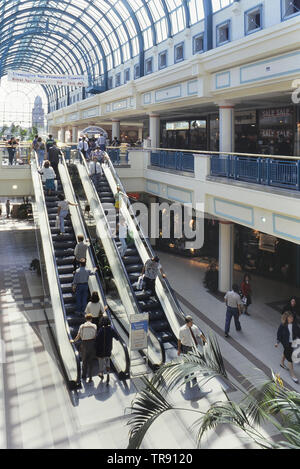 Royal Priors Shopping Centre, Leamington Spa Warwickshire, Inghilterra. Regno Unito. Circa ottanta. Foto Stock