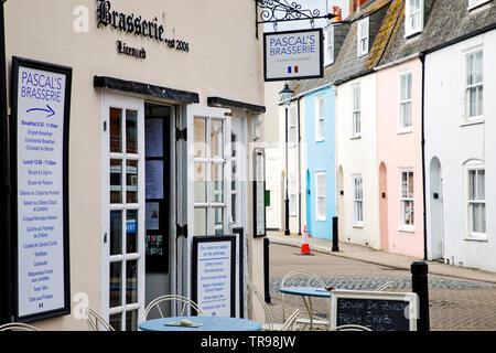 WEYMOUTH, Regno Unito - 20 Maggio 2019: il vecchio porto è una pittoresca area presso la località balneare di Weymouth nel Dorset, Inghilterra del sud. Foto Stock