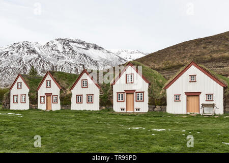 Vecchio 19c turf case Laufás, Eyjafjörður, Nord Islanda, mantenuta dalla Akureyri Museum Foto Stock