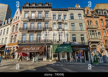 Negozi ed edifici lungo la Rue Lebeau ,Bruxelles,Belgio Foto Stock
