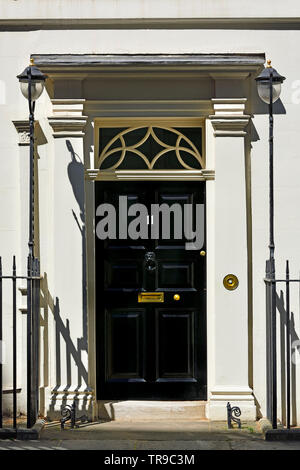 Londra, Inghilterra, Regno Unito. Porta di 11 Downing Street Foto Stock