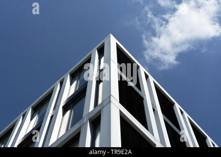 Vista in dettaglio sul bordo di un ufficio moderno edificio in Arnulfpark, Monaco di Baviera Foto Stock