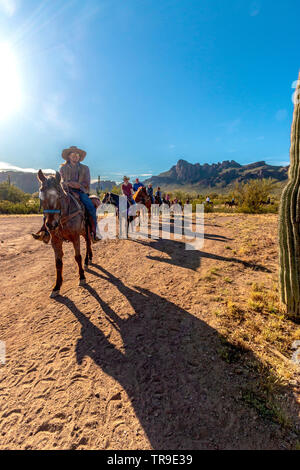 Gli ospiti a colazione ride a White Stallion Ranch, un dude ranch appena fuori Tucson, AZ. Foto Stock