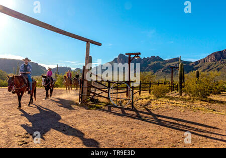 Gli ospiti a colazione ride a White Stallion Ranch, un dude ranch appena fuori Tucson, AZ. Foto Stock