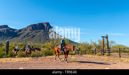 Gli ospiti a colazione ride a White Stallion Ranch, un dude ranch appena fuori Tucson, AZ. Foto Stock