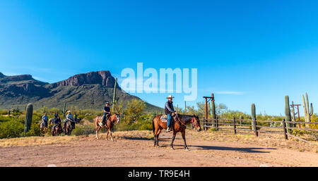 Gli ospiti a colazione ride a White Stallion Ranch, un dude ranch appena fuori Tucson, AZ. Foto Stock