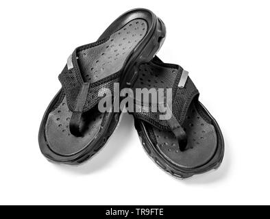 Coppia di black mens flip flop isolato su bianco con tracciato di ritaglio Foto Stock