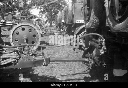 Wehrmacht Heer Schwere Feldkanone K16 / K 429 15 cm (Krupp) mit Sd.Kfz 7 8 Tonnen - Esercito Tedesco Field-Cannon pesanti K16 15cm Foto Stock