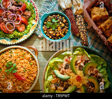 Insalata messicana e sui lati Foto Stock