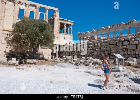 L'Eretteo tempio all'Acropoli di Atene in Grecia. Foto Stock