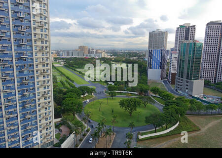 Bonifacio città globale, Metro Manila, Filippine è una finanziaria, commerciale e residenziale di mozzo in Metro Manila non lontano da Makati. Molto cosmopolita. Foto Stock