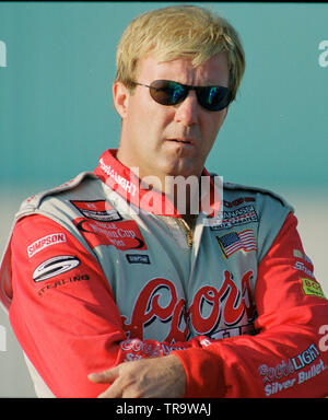 Driver di NASCAR Sterling Marlin a pit road a Homestead Miami Speedway nel novembre 2001. Foto Stock