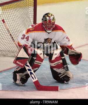 Florida Panther goalie John Van Biesbrouck in azione durante i primi pantere anni presso l'Arena di Miami a Miami in Florida. Foto Stock