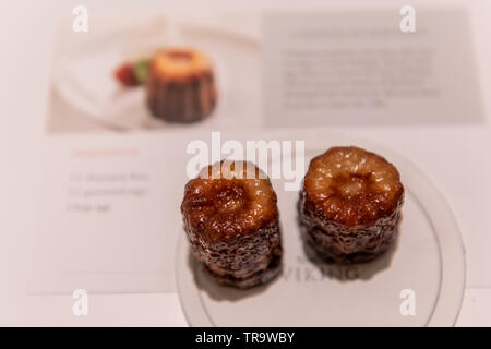 Caneles de Bordeaux è un dolce regionale specialità di Bordeaux, Francia Foto Stock