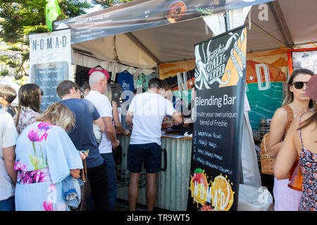 Gusto annuale di Manly cibo e vino festival che si tiene nelle strade di Manly Beach,Sydney , Australia Foto Stock