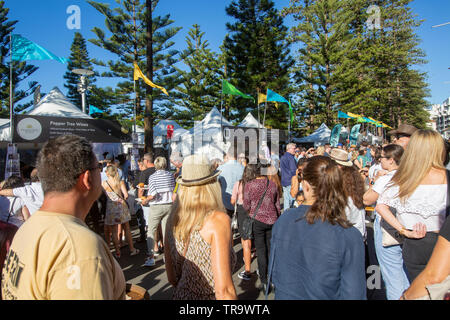 Gusto annuale di Manly cibo e vino festival che si tiene nelle strade di Manly Beach,Sydney , Australia Foto Stock