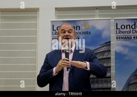 London / UK - 31 Maggio 2019: Ed Davey, il gruppo del Partito europeo dei liberali democratici MP per Kingston e Surbiton, parlando al partito la leadership di elezione hustings presso la City di Londra Academy di Highbury, a nord di Londra Foto Stock