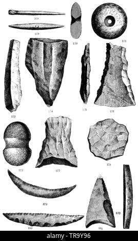 Dispositivi e utensili di pietra ed osso trovato in Danimarca. 168, 169) Pesca gancio dalla gamba. 170-172) le pietre per appesantire le reti. 173) dei coltelli di selce. 174) nucleo centrale in pietra con lame di coltello eiettato fuori. 175, 176) assi di pietra, visto di lato e dal lato anteriore. 177) Raschiatore pietra. 178) Selce noduli dove il lavoro non è stato completato. 179, 180) seghe da flinstone. 181) punta di freccia in selce. 182) stone chisel, , (antropologia Prenota, 1874) Foto Stock