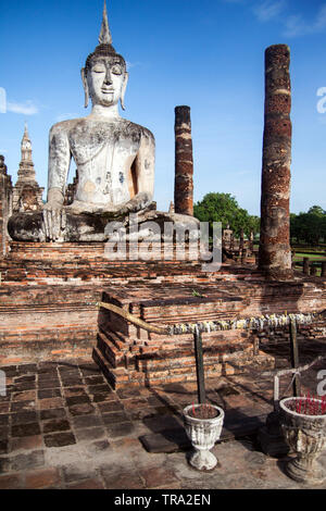 Sukhothai città nel nord della Thailandia è dotato di una straordinaria area di rovine buddista che è ora noto come The Sukhothai Historical Park. Foto Stock