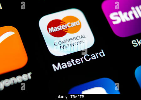 Sankt-Petersburg, Russia, 10 Maggio 2018: MasterCard icona applicazione su Apple iPhone schermo X close-up. Master Card icona. MasterCard application online Foto Stock