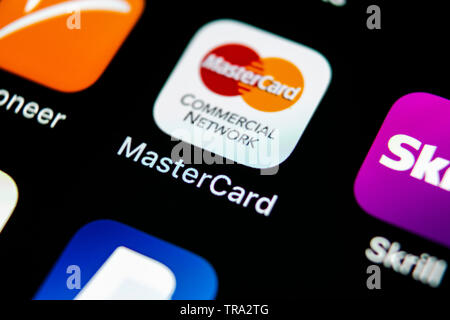 Sankt-Petersburg, Russia, 10 Maggio 2018: MasterCard icona applicazione su Apple iPhone schermo X close-up. Master Card icona. MasterCard application online Foto Stock