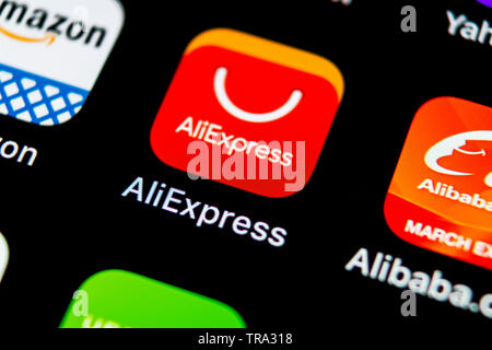 Sankt-Petersburg, Russia, 10 Maggio 2018: Aliexpress icona applicazione su Apple iPhone X lo schermo dello smartphone di close-up. Aliexpress Icona app. Aliexpress.com Foto Stock