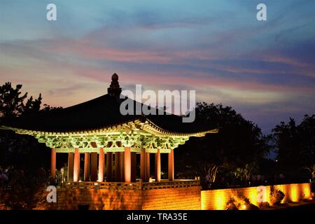 Anapji stagno, Wolji stagno di notte, Gyeongju, Corea Foto Stock