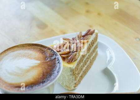 Panificio mandorla nella piastra Foto Stock