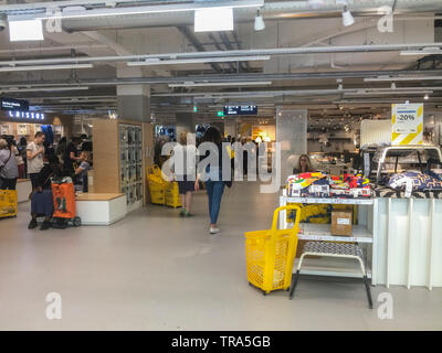 Parigi, Francia, People Shopping all'interno, IKEA Home Arredo negozio nel centro di Parigi, a Madeleine Foto Stock